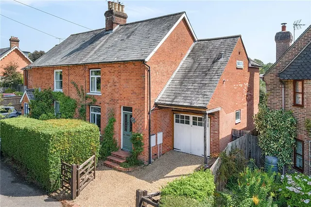 Hamlash Lane, Frensham, Farnham, Surrey, GU10, photo 1