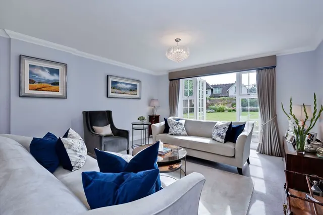 Queens Road, Weybridge, KT13, photo 2