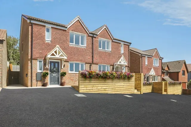 Hilders Farm Close, Crowborough, TN6, photo 2