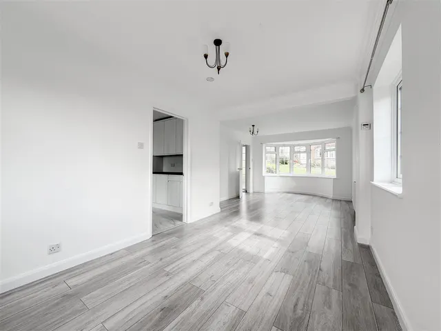 Photo 3 — Links Drive, Bexhill-On-Sea, TN40 1TH