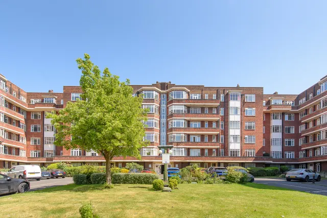 2 bedroom flat — 14 Hillfield Court, Belsize Avenue, London