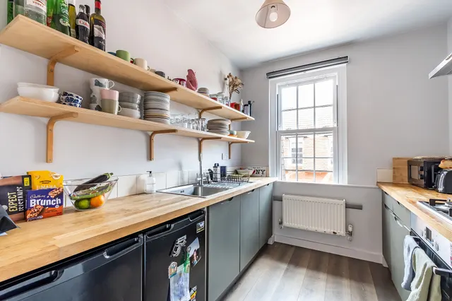 Photo 3 — Hortensia Road, London, SW10