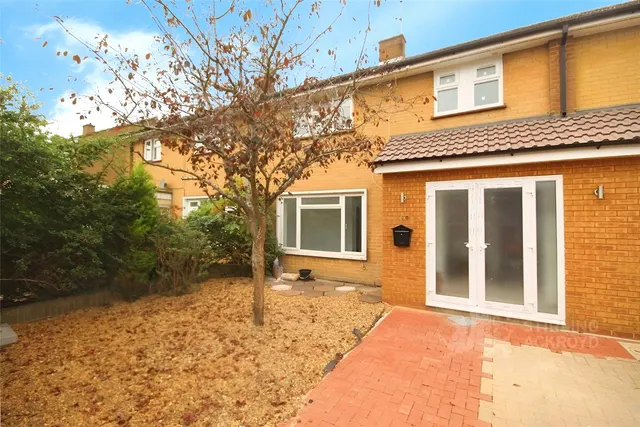 Applegarth Avenue, Guildford, GU2, photo 1