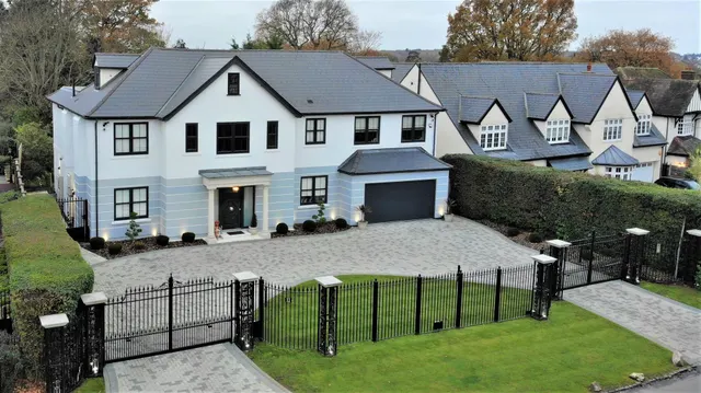 Forest Lane, Chigwell, photo 1