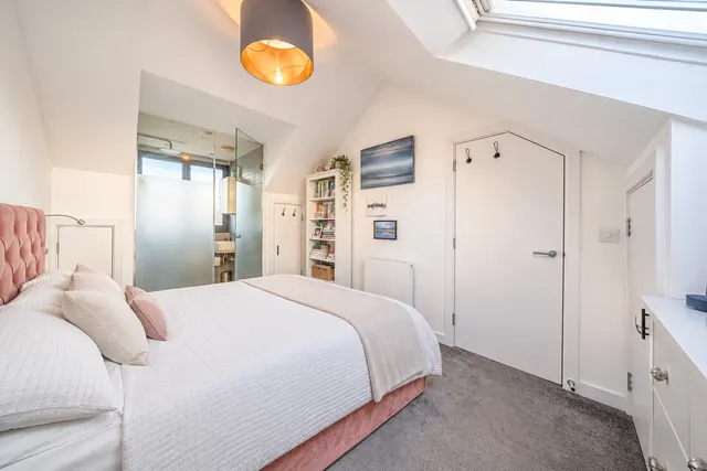 Radbourne Road, London, SW12, photo 2