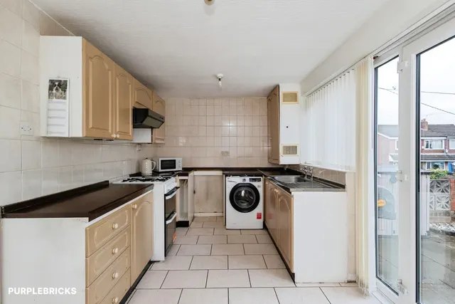 Park Crescent, Oldham, OL9, photo 3