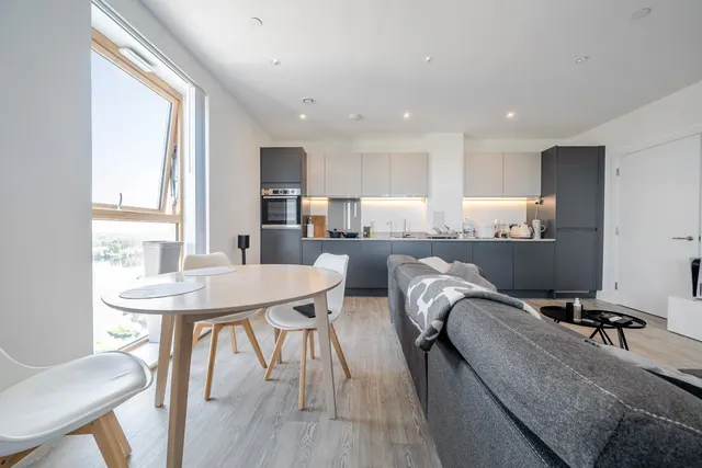 Photo 2 — Nest Way, SE2