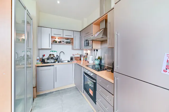 Photo 3 — 311 South City Court, 52 Peckham Grove, London
