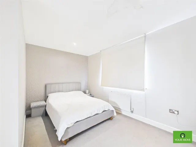 Photo 3 — Spring Gardens, Romford, RM7