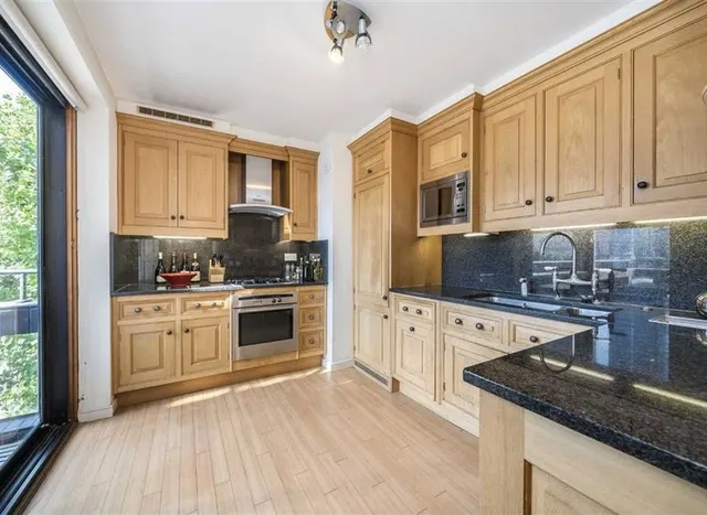 Photo 3 — Grosvenor Road, Pimlico, SW1V