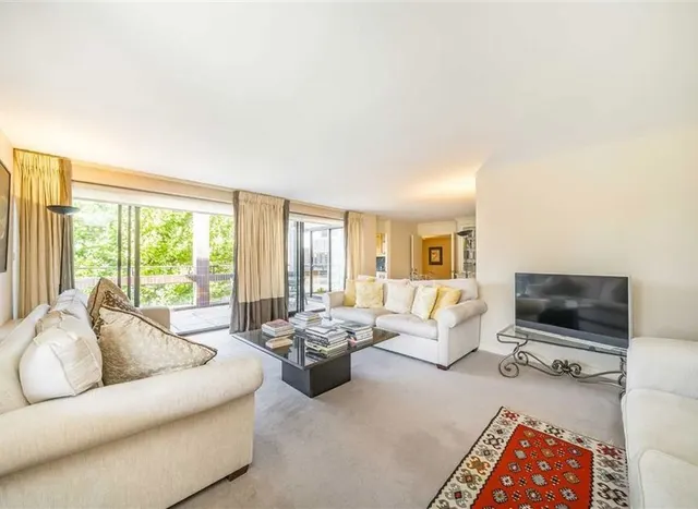 Photo 2 — Grosvenor Road, Pimlico, SW1V