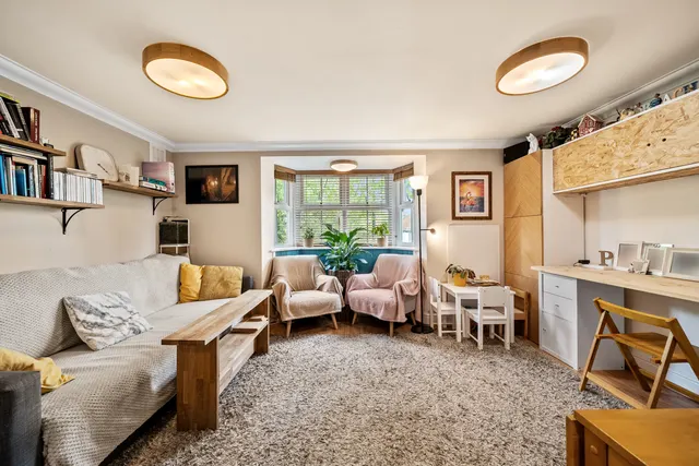 Windsor Street, Chertsey, KT16, photo 2