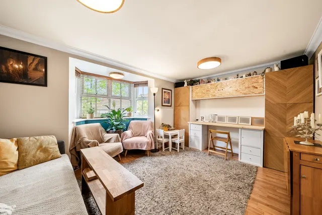 Windsor Street, Chertsey, KT16, photo 3