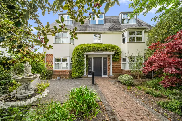 Windsor Street, Chertsey, KT16, photo 1