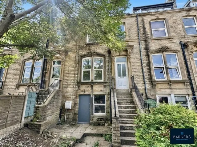 Bradford Road, Batley WF17 8HF, photo 1