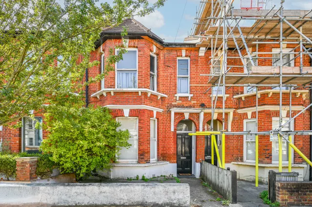 27 Roxwell Road, London, photo 1