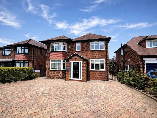 Woodhouse Lane, Sale, M33, photo 1