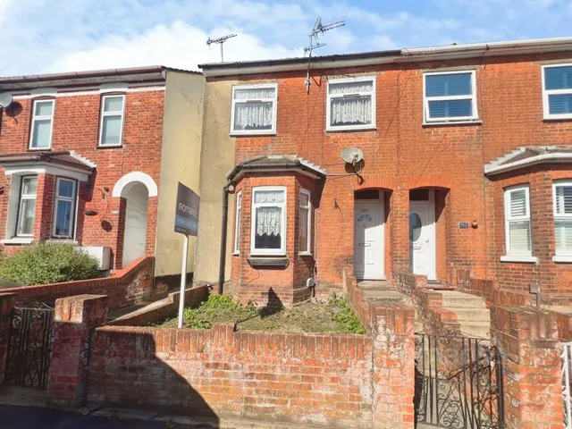 Lower Farnham Road, Aldershot, GU12, photo 1