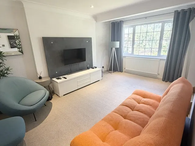Sugden Road, Thames Ditton, KT7, photo 2