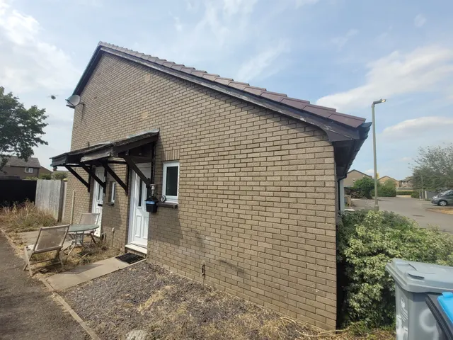 Bracken Close, Carterton, photo 1