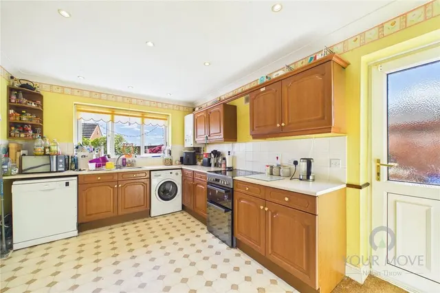 Photo 3 — Lismore Close, Great Billing, Northampton, NN3