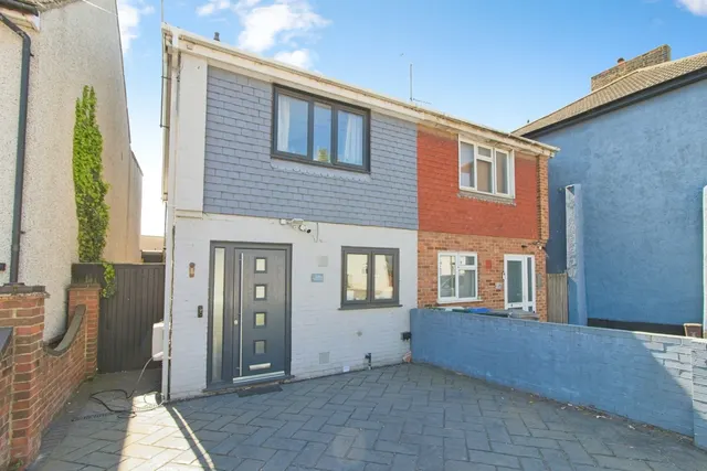 Iron Mill Lane, Crayford, DA1, photo 1