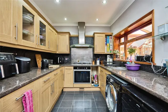 York Avenue, East Cowes, PO32, photo 3