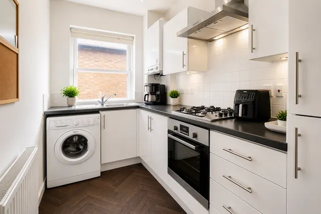 Photo 3 — Woodlands Road, Isleworth, TW7