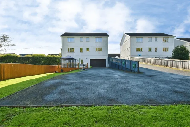 Tycroes Road, Tycroes, SA18, photo 2