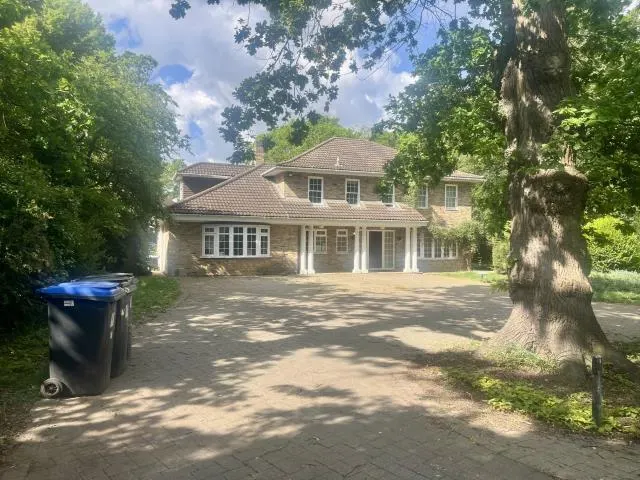 Old Avenue, West Byfleet, KT14