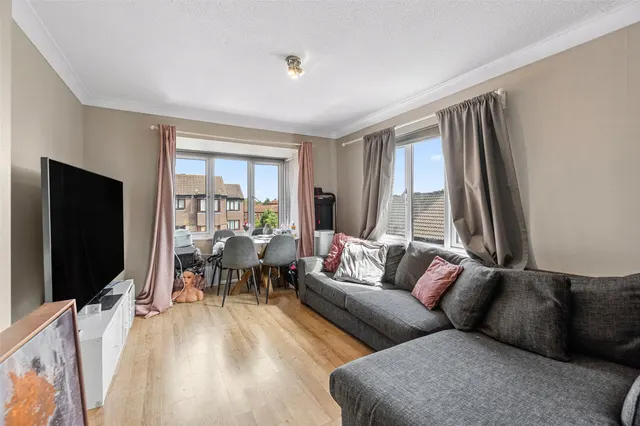 Stanford Close, Hampton, TW12, photo 2