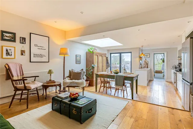 Hill Rise, Twyford, Winchester, Hampshire, SO21 1QH, photo 1