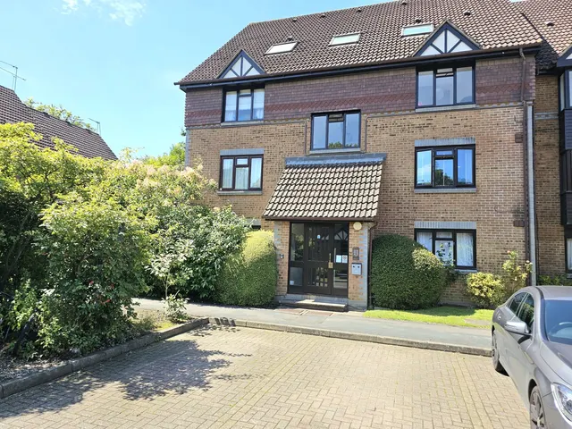 Oriental Road, Woking, GU22, photo 1