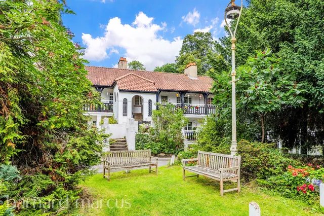 Drummond Gardens, Epsom, photo 1