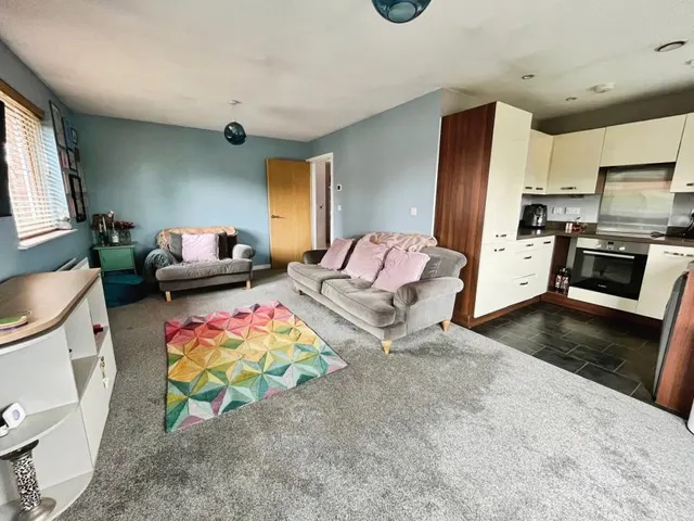 Burden Road, Tadpole Garden Village, SN25, photo 3