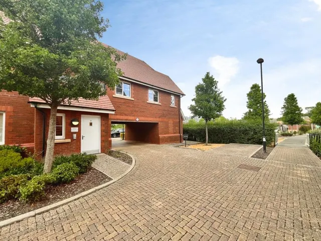 Burden Road, Tadpole Garden Village, SN25, photo 1
