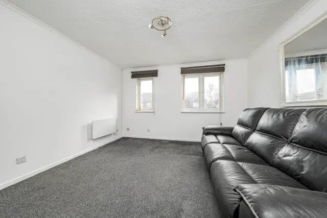 Lowdell Close, Yiewsley, photo 3