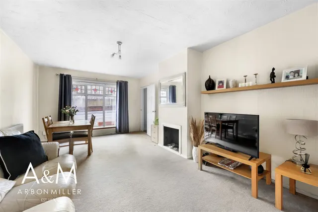 Tudor Crescent, Hainault, IG6, photo 2