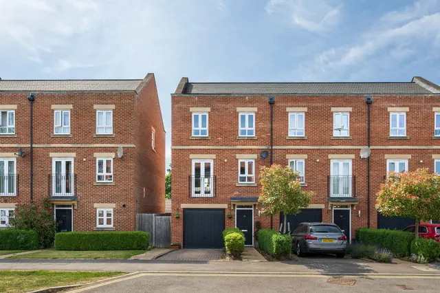 Racecourse Road, Newbury, RG14, photo 1