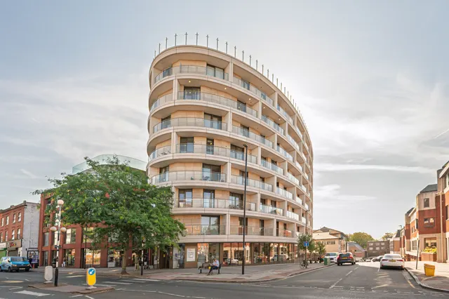 Flat 28, Gateway House, 322 Regents Park Road, London, photo 1