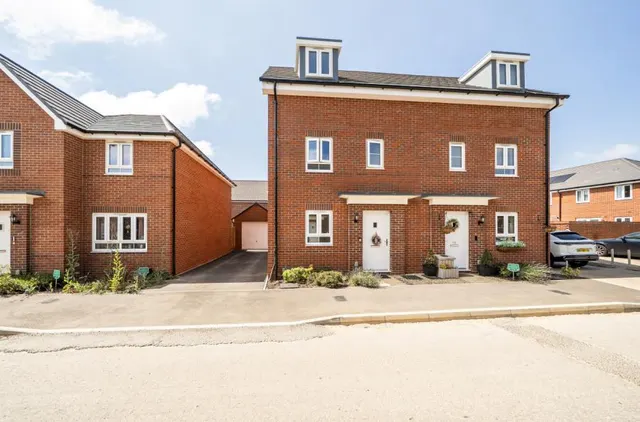 Llewelyn Road, Swindon, SN25, photo 1