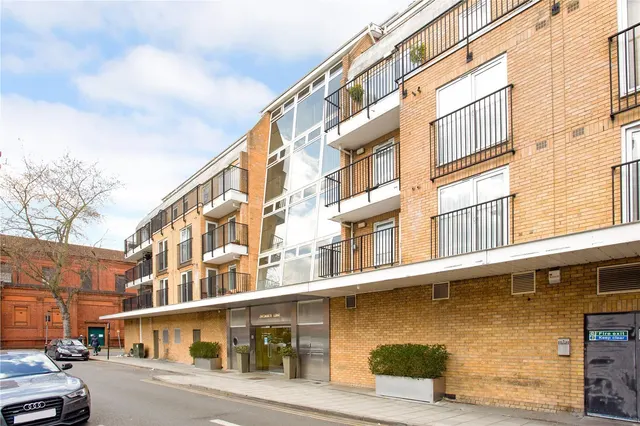 Bourne Place, London, W4, photo 1