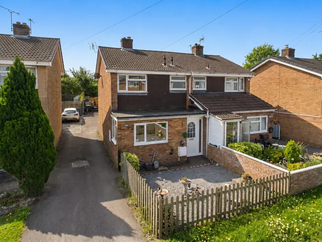 Lakeside Avenue, Lydney, GL15, photo 1