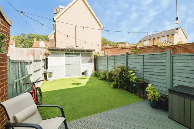 Photo 2 — Five Oaks Lane, Chigwell, IG7