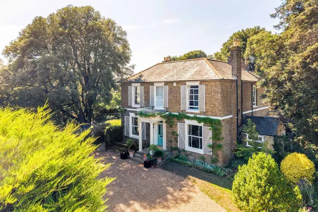Haven Street, Wainscott, Rochester, Kent, ME3 8BL, photo 1