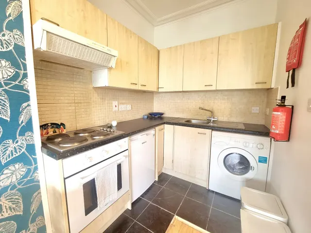Photo 2 — Great North Road, Highgate, N6 4LU