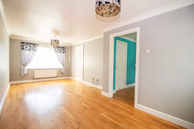 Photo 3 — Byrd Close, Waterlooville, PO7 5UX