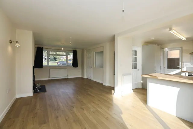 Beechey Way, Copthorne, RH10, photo 2