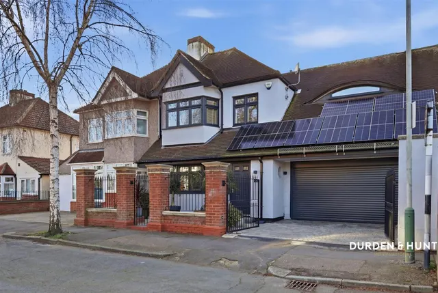 Lytton Road, Romford, RM2, photo 1