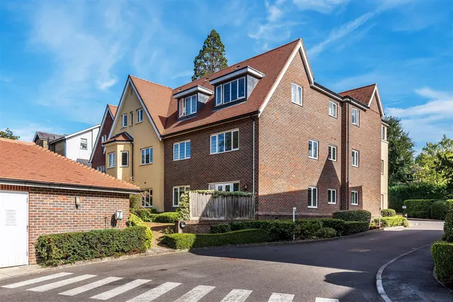 Epsom Road, Leatherhead, KT22, photo 1